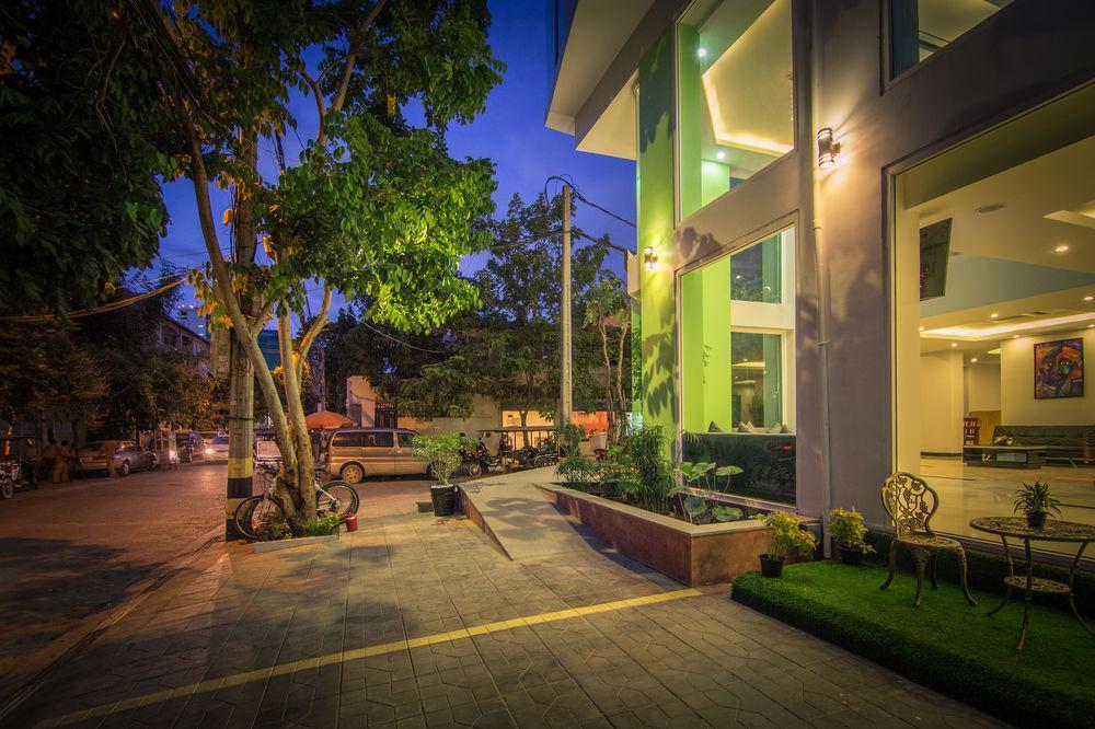 Colina Sky Hotel Phnom Penh Exterior photo