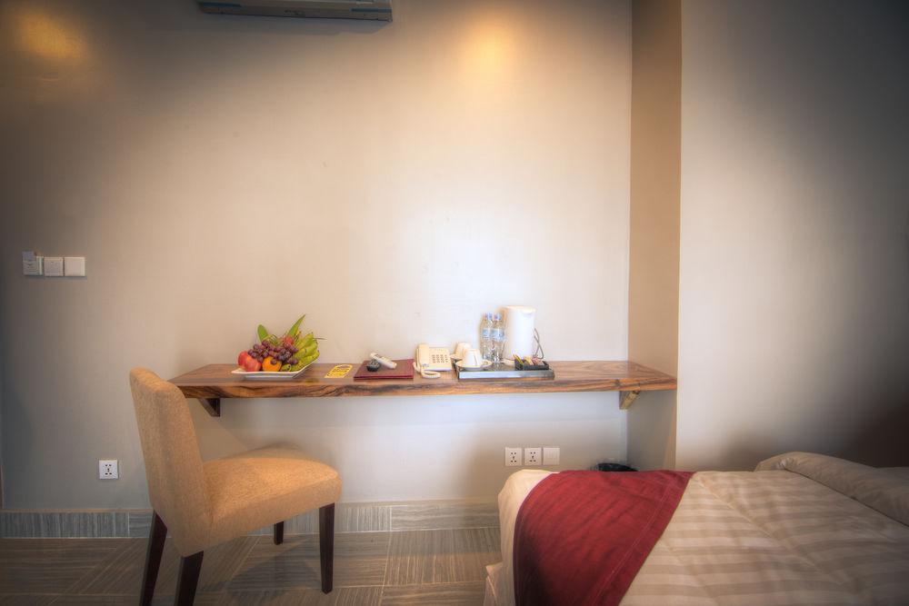 Colina Sky Hotel Phnom Penh Exterior photo