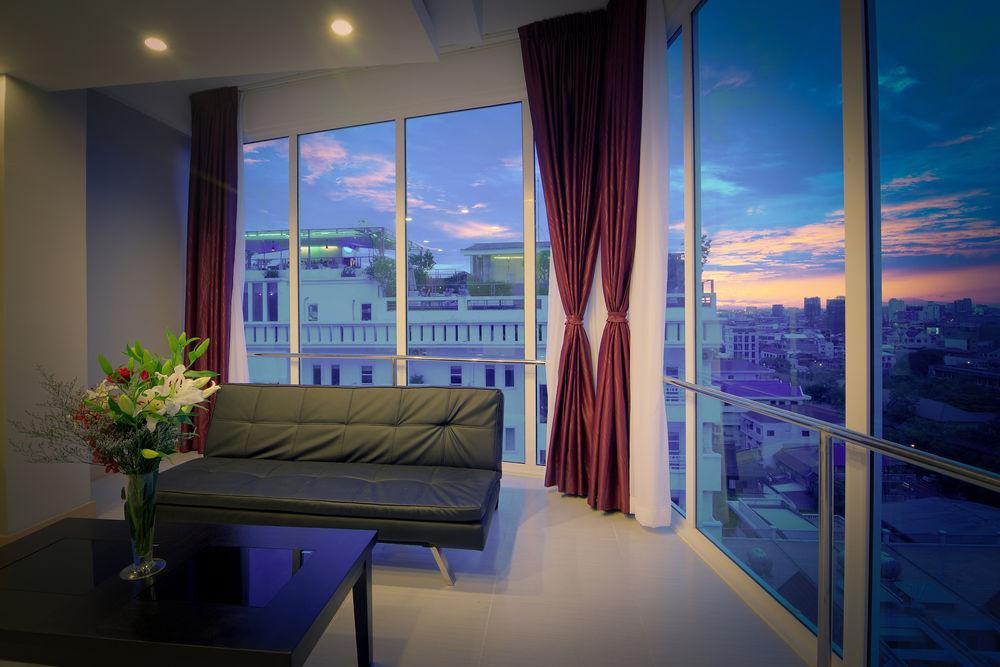 Colina Sky Hotel Phnom Penh Exterior photo