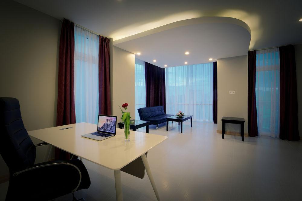 Colina Sky Hotel Phnom Penh Exterior photo
