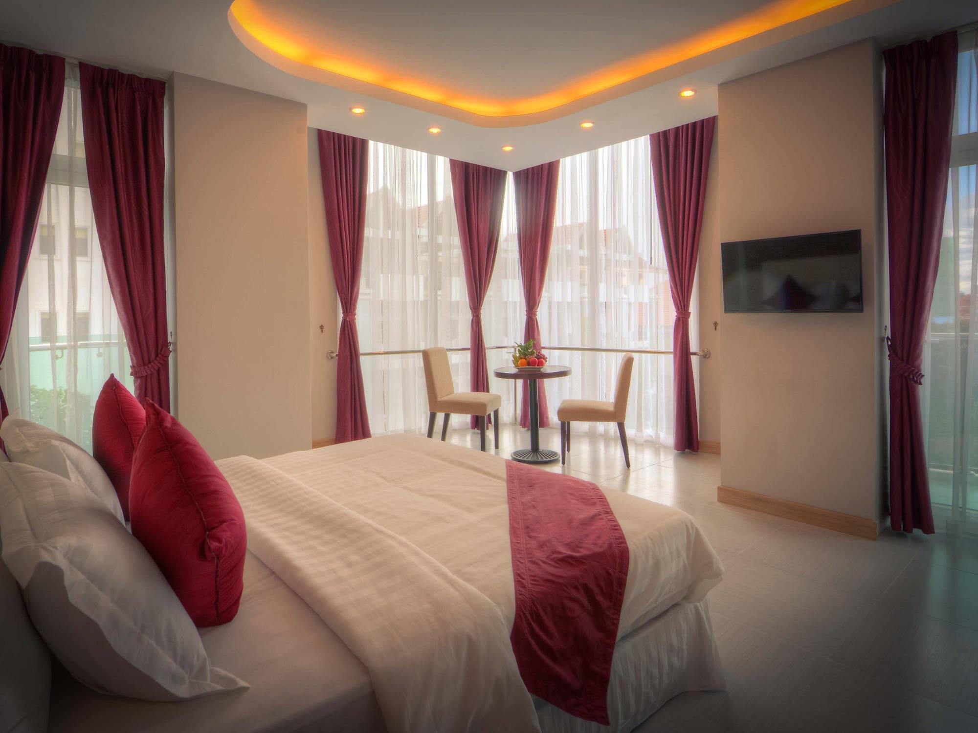 Colina Sky Hotel Phnom Penh Exterior photo