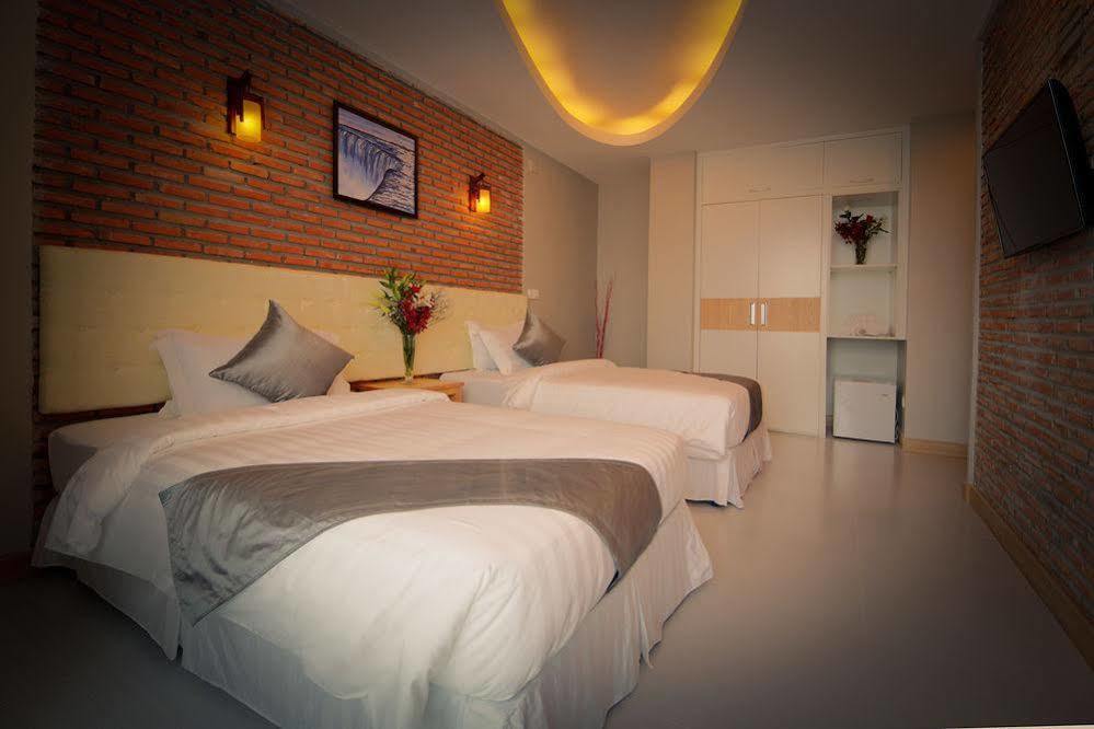Colina Sky Hotel Phnom Penh Exterior photo