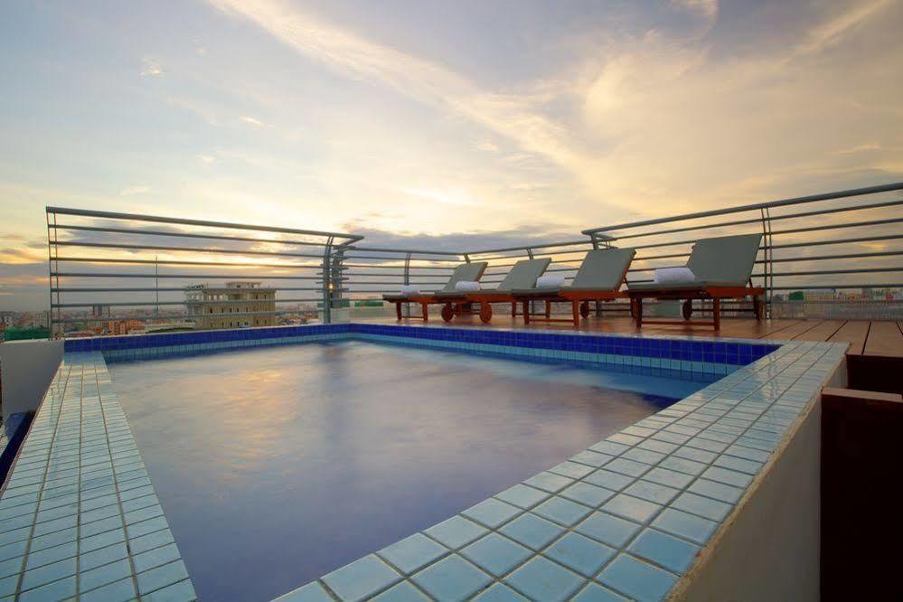 Colina Sky Hotel Phnom Penh Exterior photo