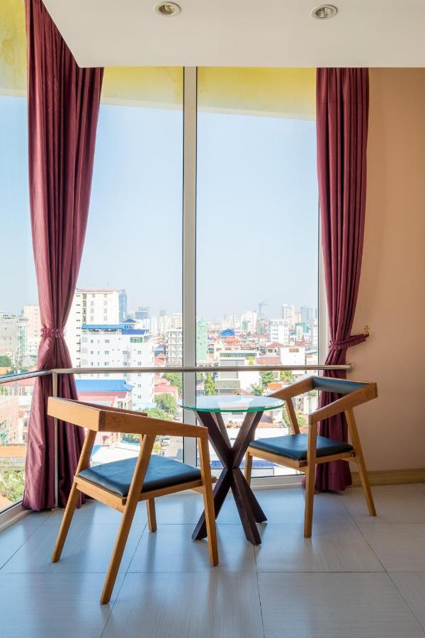 Colina Sky Hotel Phnom Penh Exterior photo