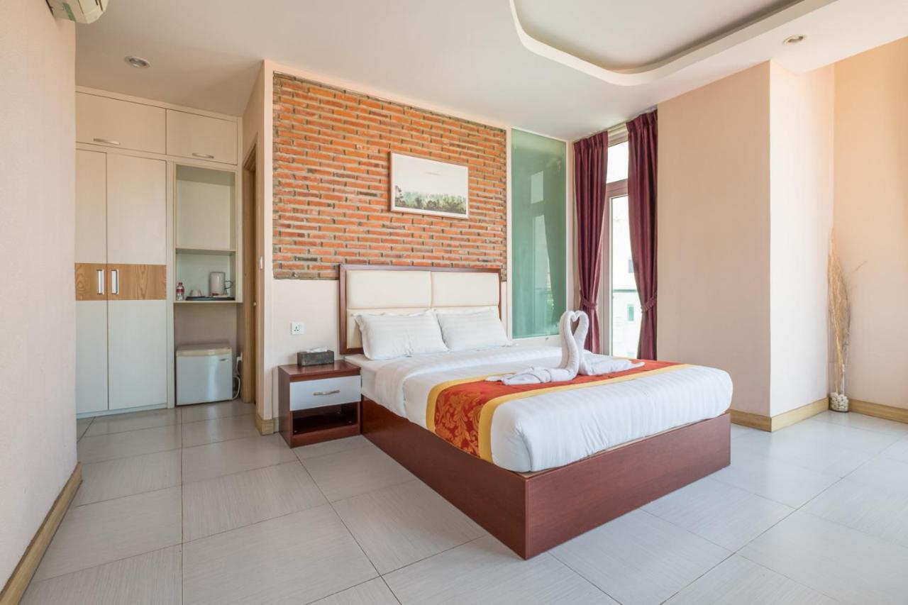 Colina Sky Hotel Phnom Penh Exterior photo